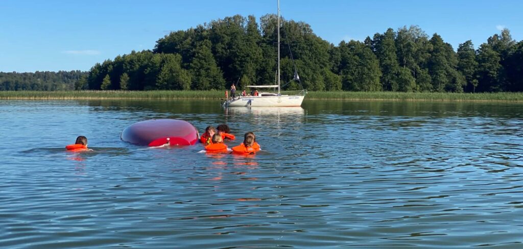 Zajęcia z kontrolowanych wywrotek jachtów